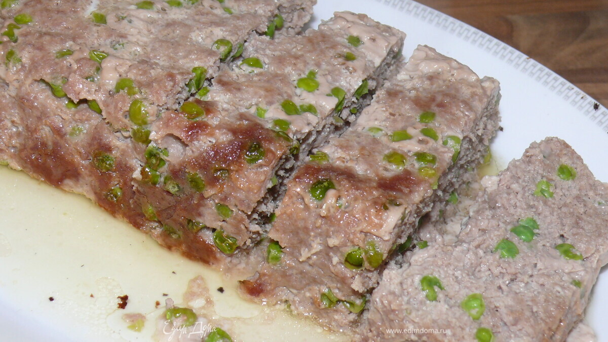 Итальянский мясной хлеб с зеленым горошком