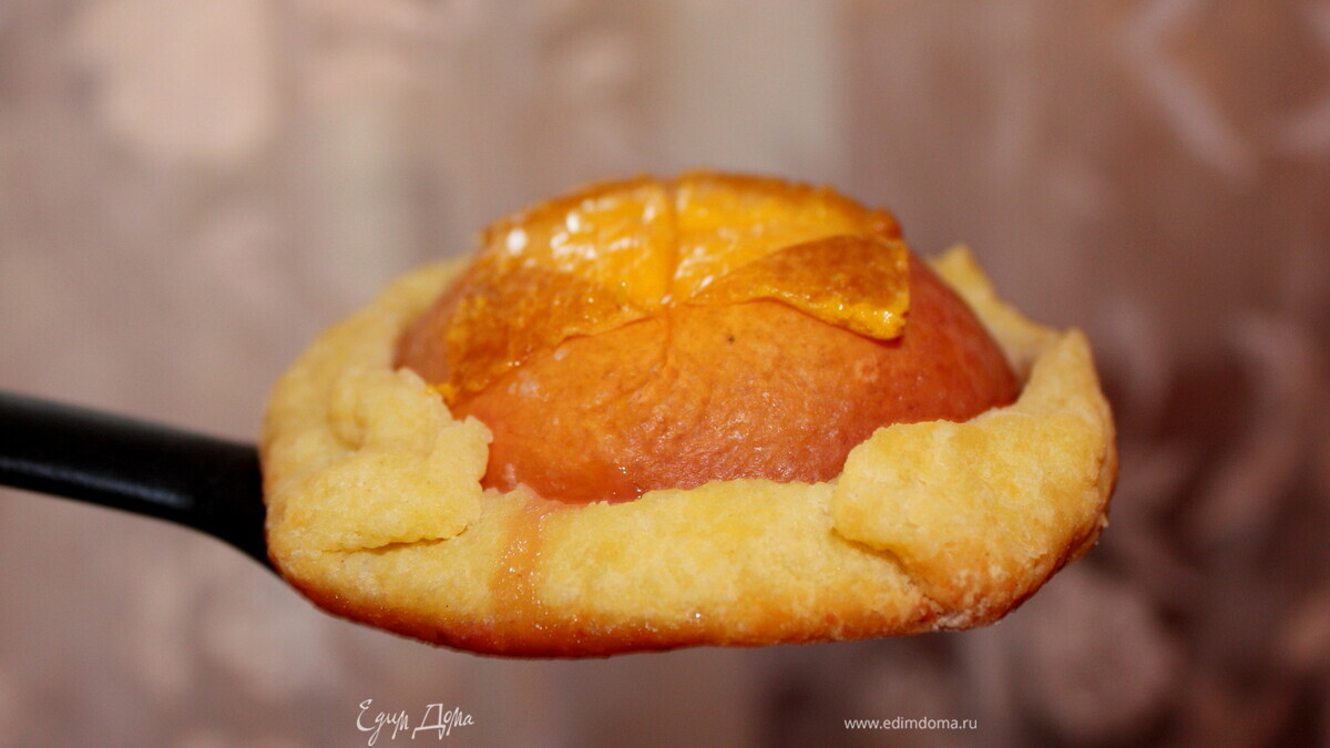Нектарины в творожном тесте