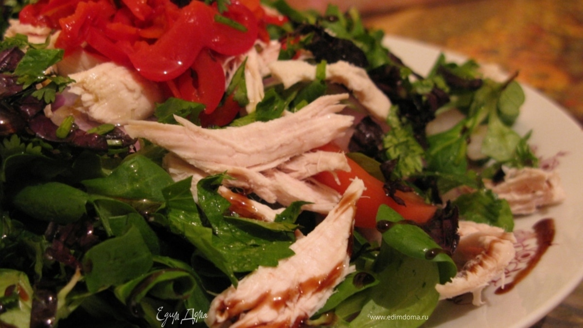 Салат с маринованным перчиком