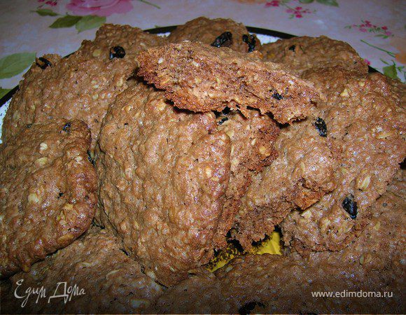 Шоколадное печенье с овсяными хлопьями и изюмом Шоколадное печенье с овсяными хлопьями и изюмом