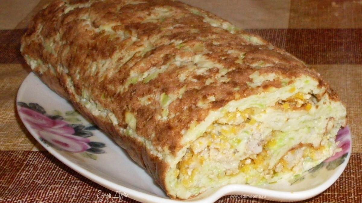 Кабачковый рулет со свининой