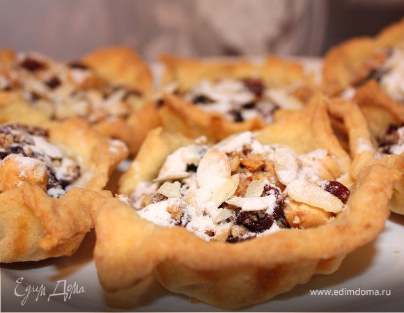 Пирожные с клюквой и орехами  