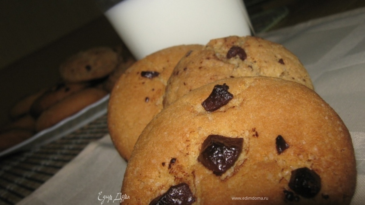Печенье с кусочками шоколада Cookies with chocolate chips