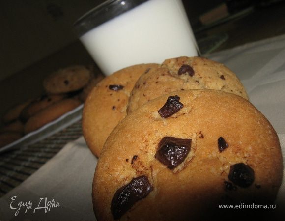Печенье с кусочками шоколада Cookies with chocolate chips Печенье с кусочками шоколада Cookies with chocolate chips