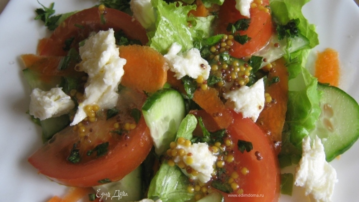 овощной салат с моццареллой
