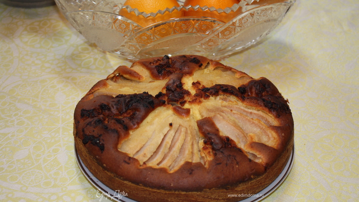 Шарлотка с грушами и орехами