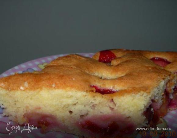 Слива под тестом 