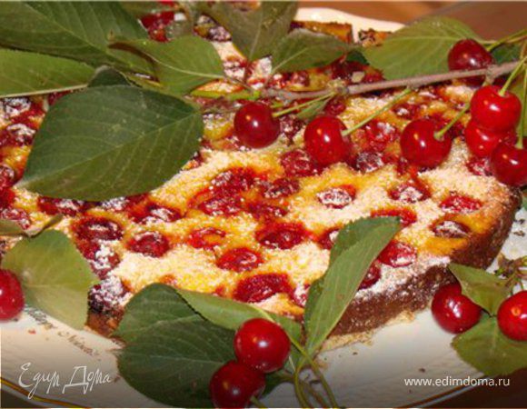 Вишневый пирог с заливкой