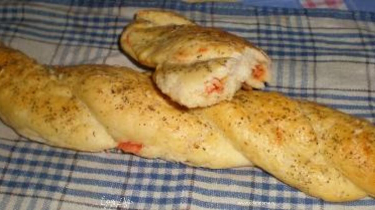 Белый хлеб с сыром и паприкой