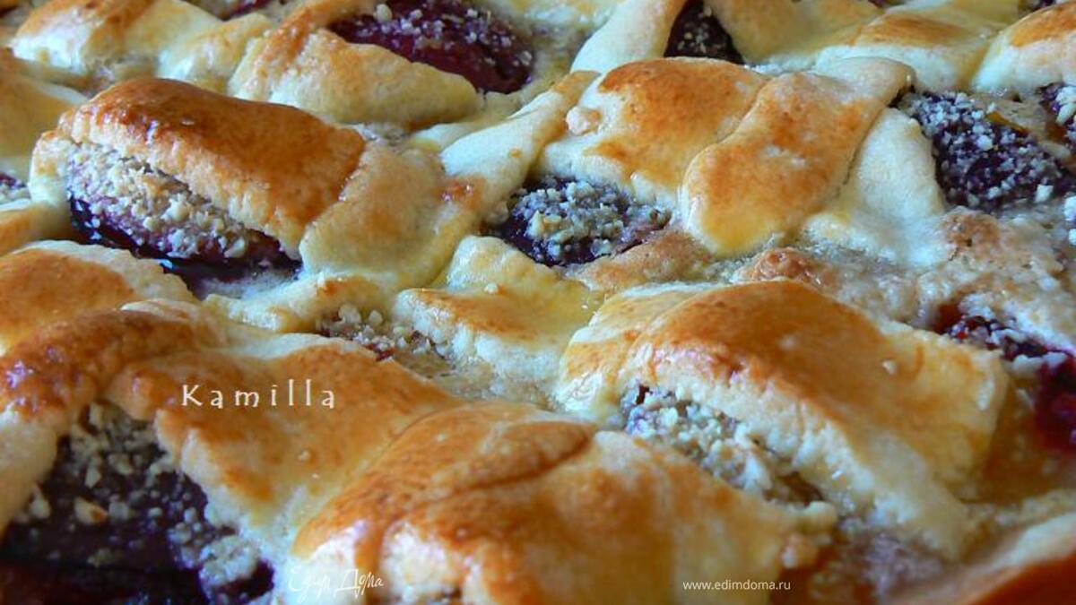 Сливовый пирог с решеткой