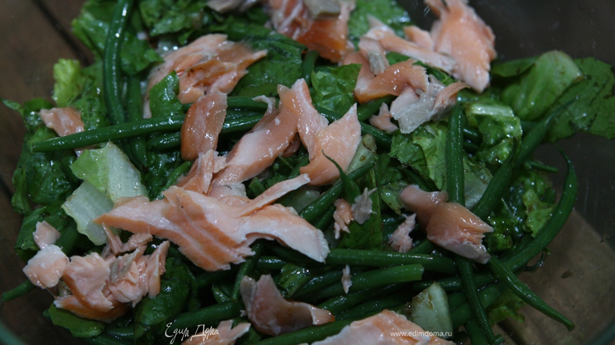 Салат с семгой и спаржей