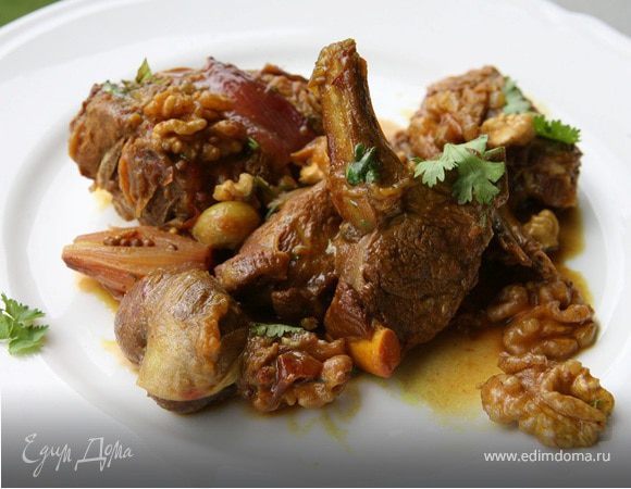 Баранина со сливами и грецкими орехами