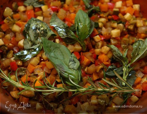 Овощи, томленные в горшочке