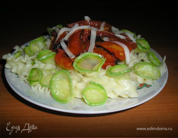 Вермишель с кабачком и томатным соусом Вермишель с кабачком и томатным соусом