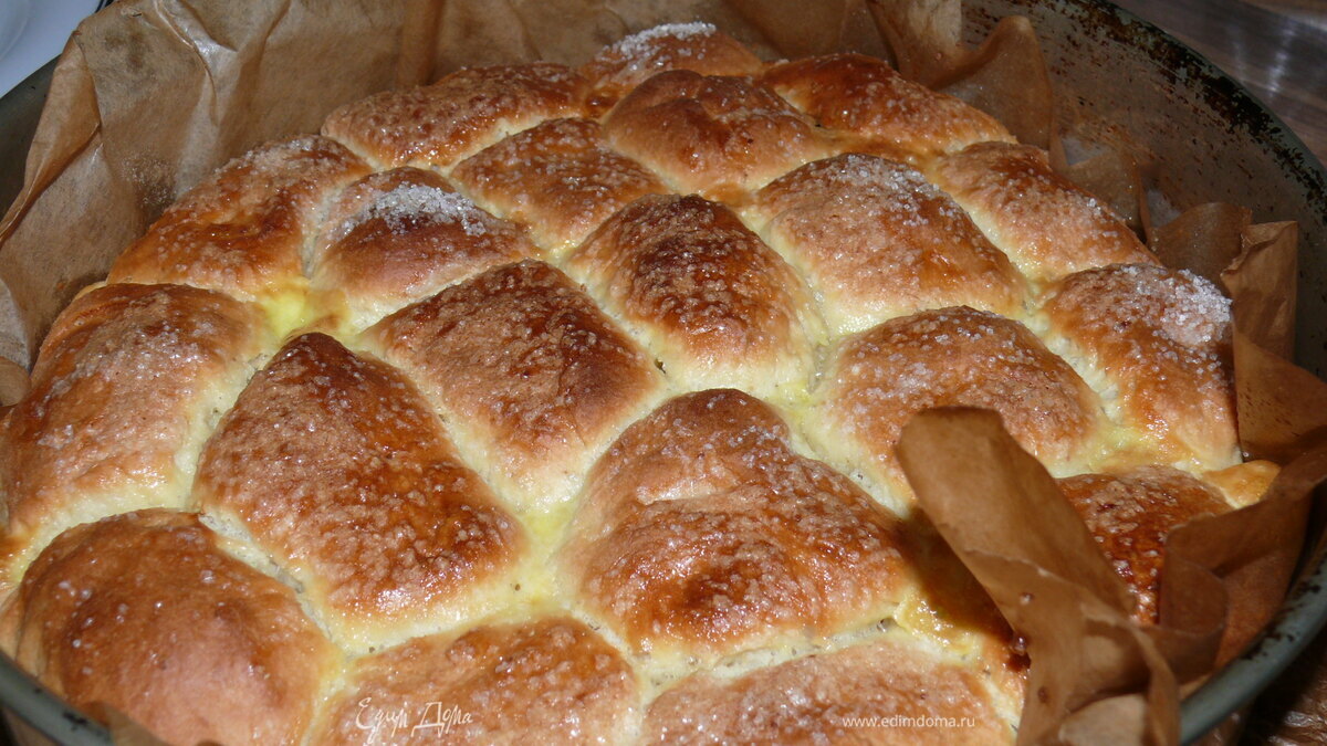 Румяные булочки с курагой и черносливом