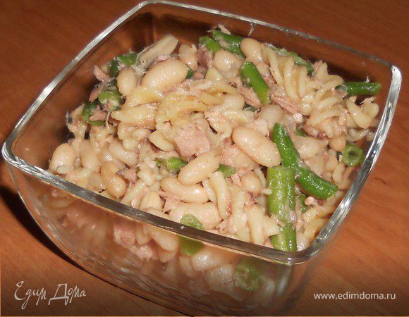 Салат из тунца, пасты и фасоли
