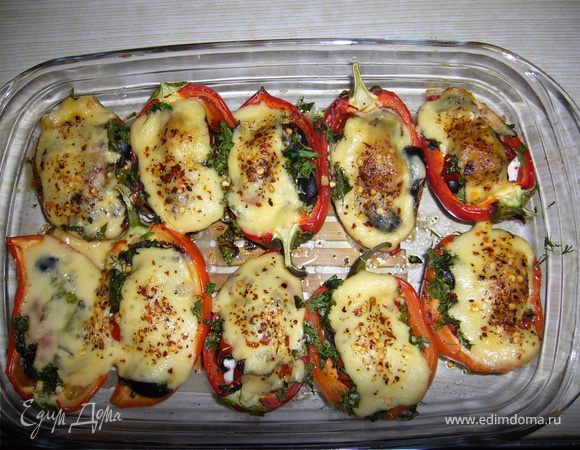 Запеченные перцы с брынзой и оливками