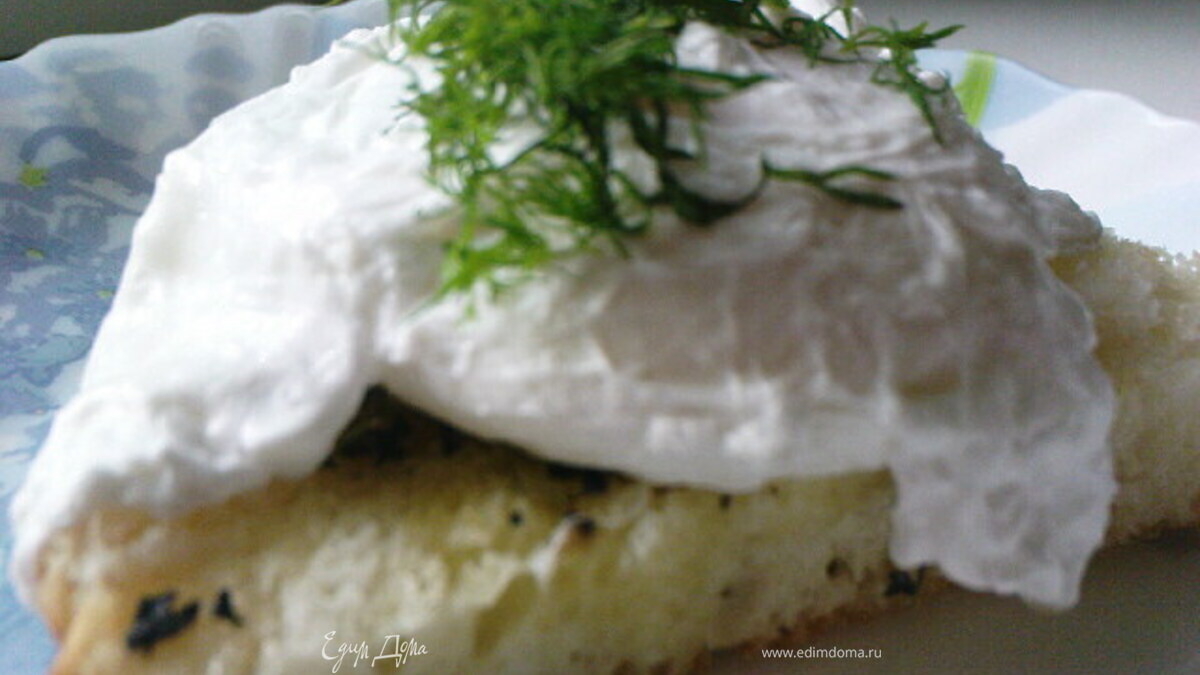 Яйца-пашот на тостах