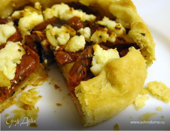 Мини-пирог с вялеными помидорами и фетой Мини-пирог с вялеными помидорами и фетой