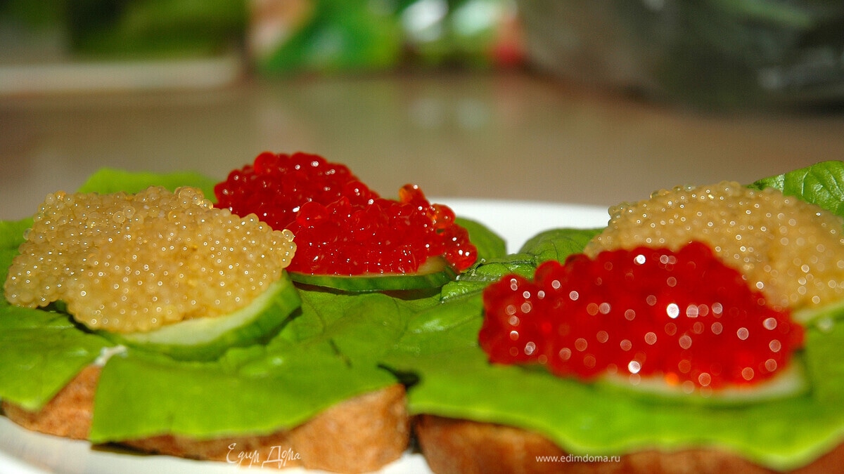 Тосты с икрой