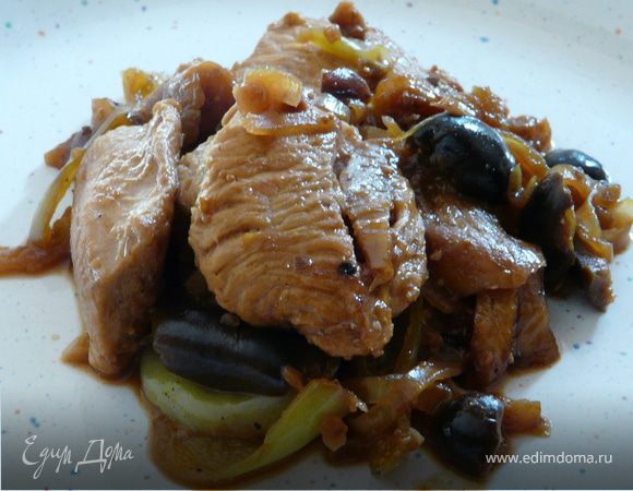 Индейка с инжиром, миндалем и перцем