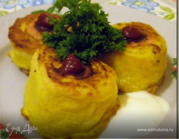 Простые вафельные рулетики с сосисками