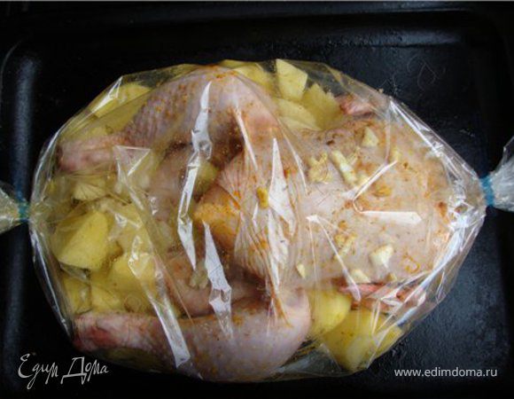 Курица с картофелем,запеченные в "рукаве".