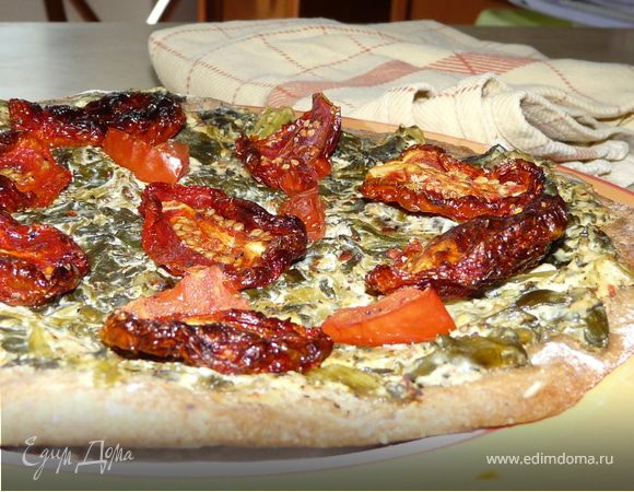 Тарт фламбе с помидорами и крем-шпинатом