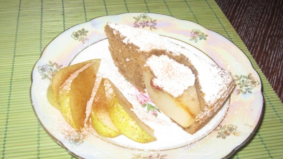 Грушевый пирог с миндалем