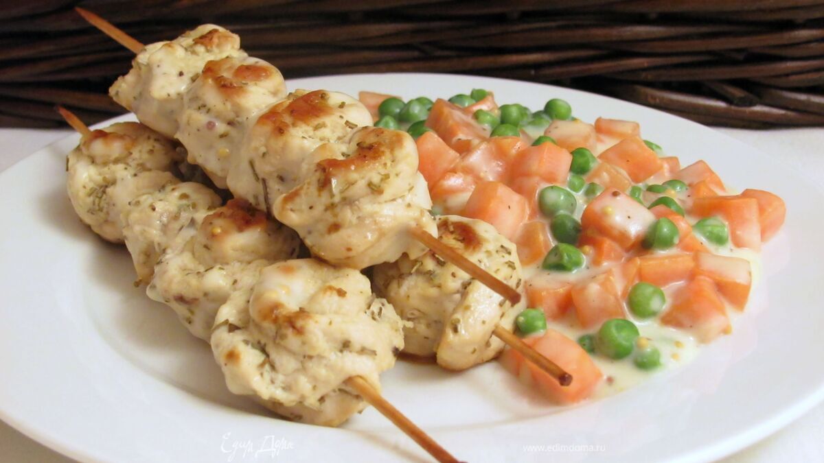 Куриные рулетики с овощами в сливочном соусе