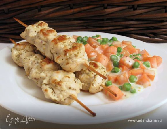 Куриные рулетики с овощами в сливочном соусе