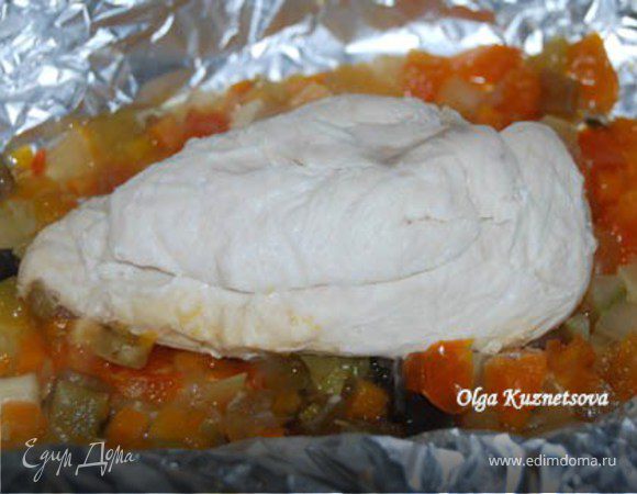 Куриная грудка на овощах