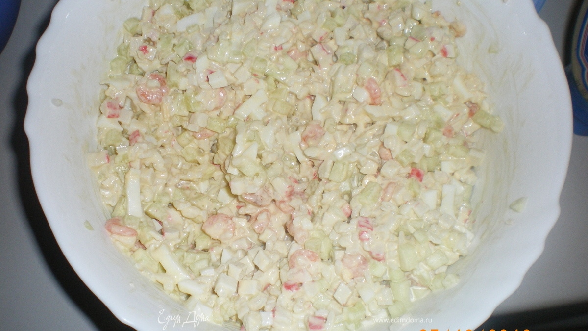 Салат с крабовыми палочками и креветками