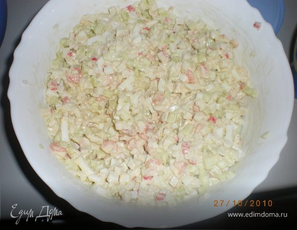 Салат с крабовыми палочками и креветками Салат с крабовыми палочками и креветками