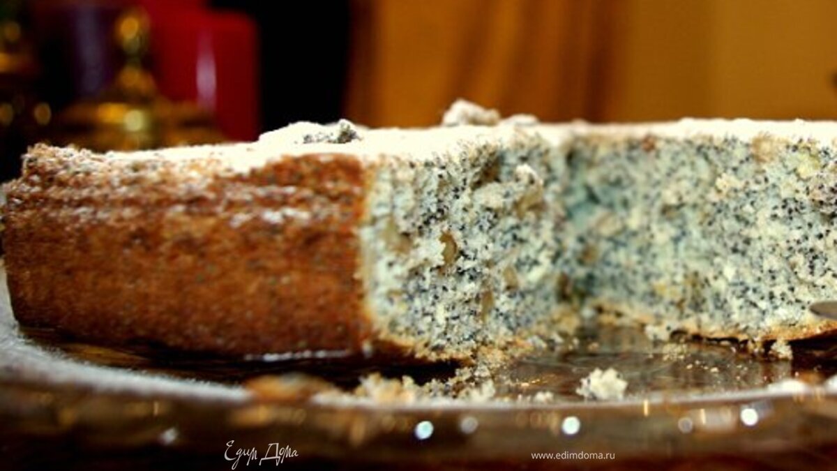 Пирог с маком, изюмом и грецкими орехами