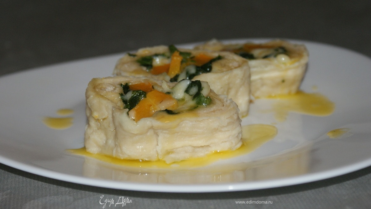 Ротоло со шпинатом, тыквой и моцареллой