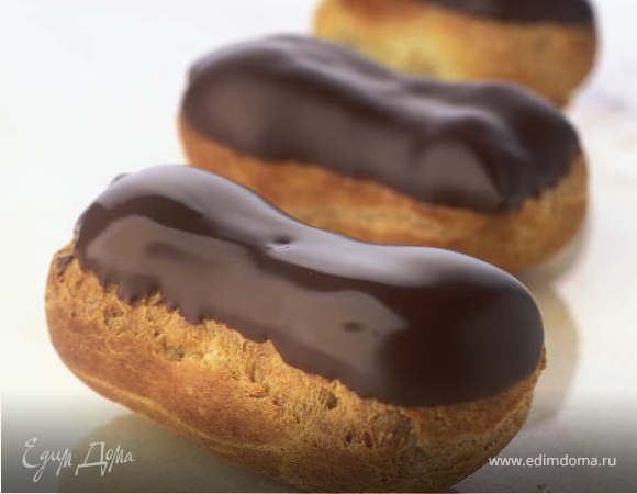 Эклеры с шоколадной глазурью и заварным кремом Эклеры с шоколадной глазурью и заварным кремом