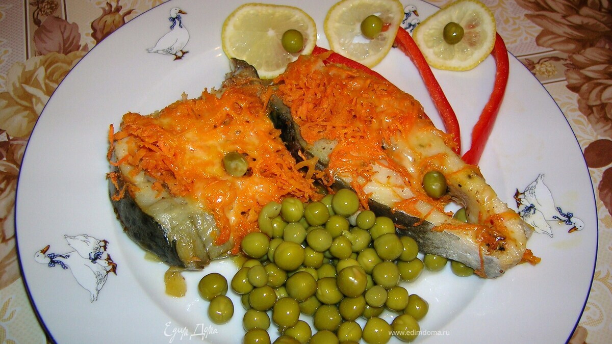 Рыба под морковно-сырной шубой