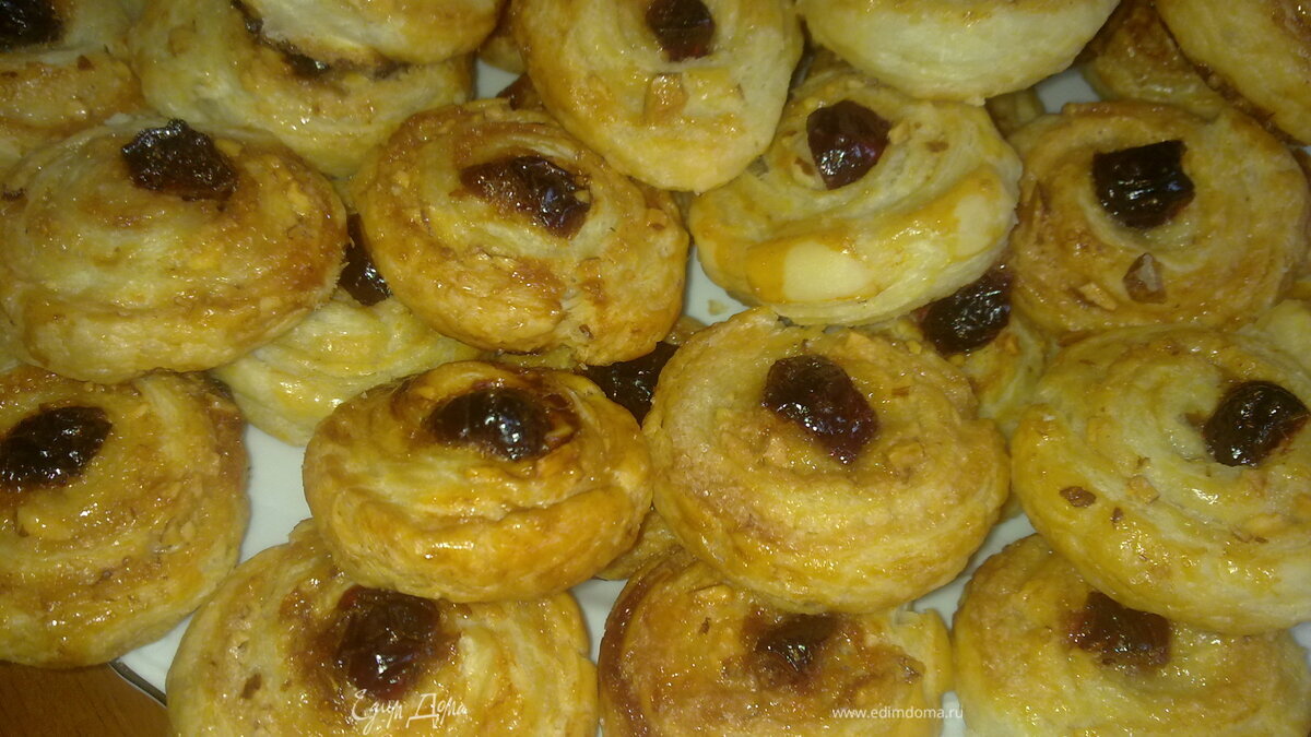 Быстрое печенье из слоеного теста