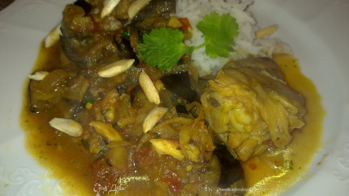 Тажин из курицы с баклажанами, помидорами и миндалем