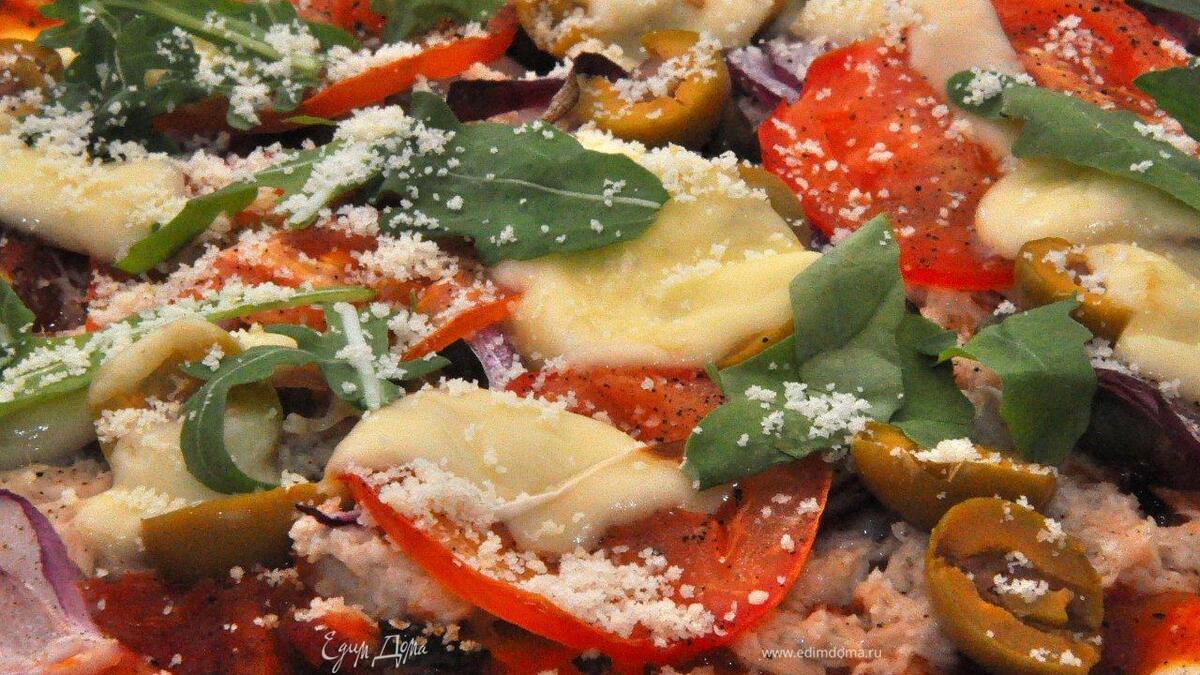 Пицца с тунцом и луком (Pizza con Tonno e Cipolle).