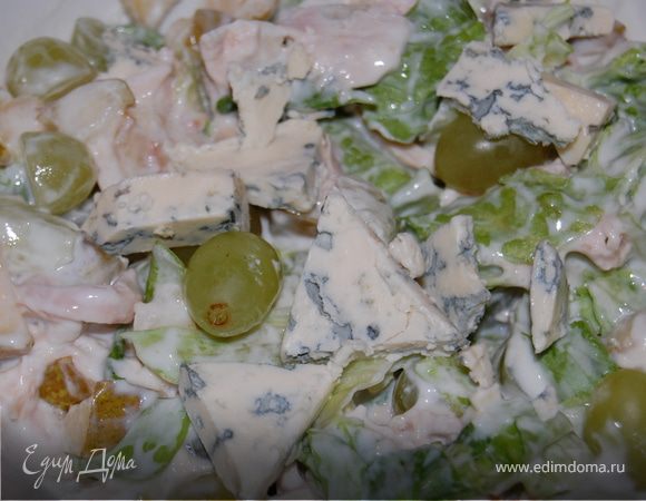 Салат "Фантазия" из курицы с фруктами и сыром 