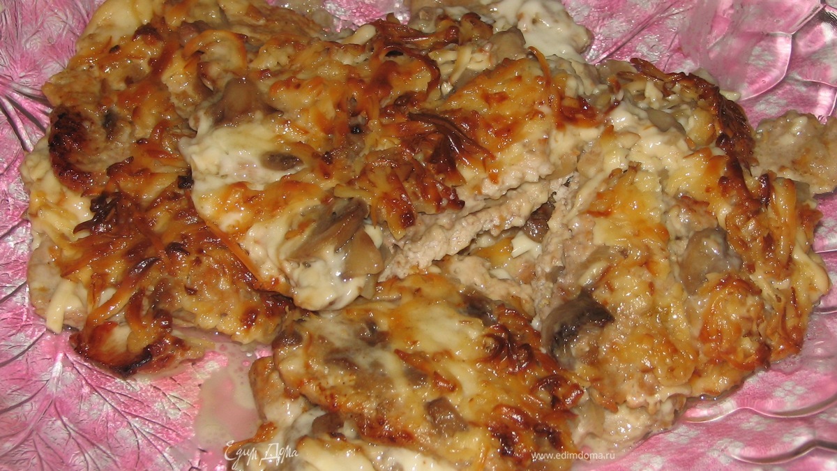 Свинина под копченым сыром