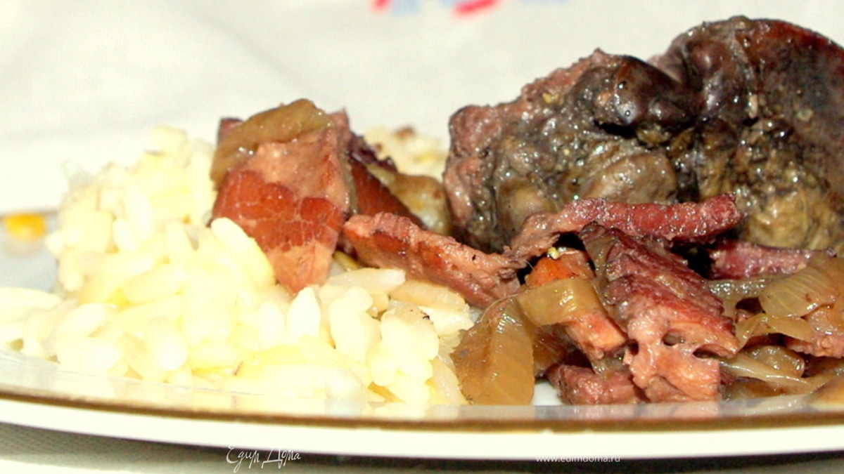 Куриная печень с беконом в красном вине