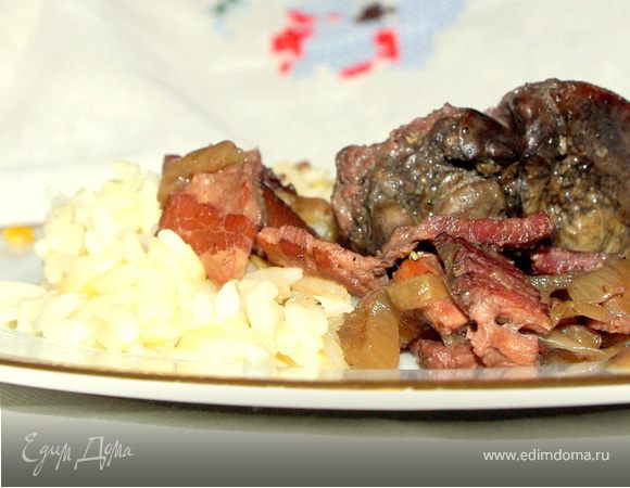 Куриная печень с беконом в красном вине