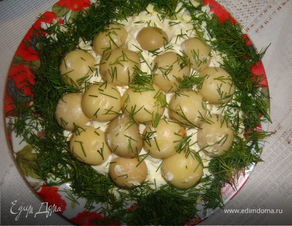 Рецепт салата с грибами и крабовыми палочками