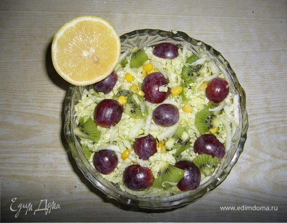 Салат с киви и виноградом