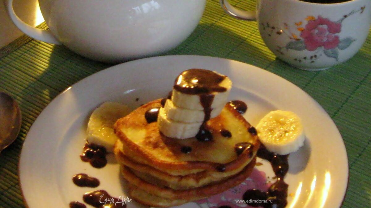 Оладьи с бананом, яблоком и корицей