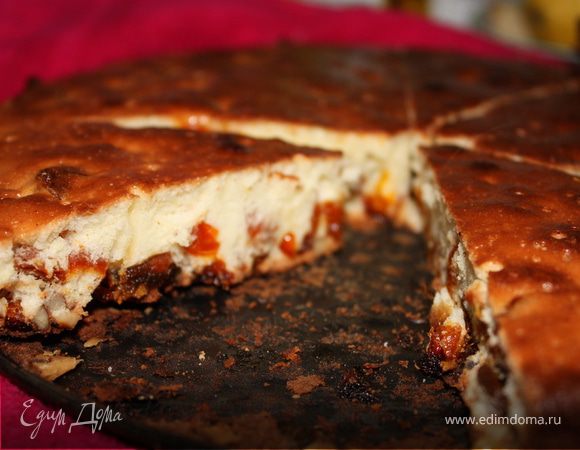 Шарлотка из кураги и фиников Шарлотка из кураги и фиников