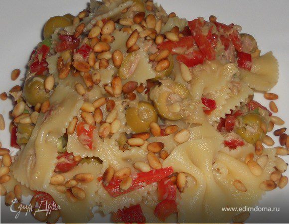 Салат из пасты и тунца с кедровыми орешками Салат из пасты и тунца с кедровыми орешками